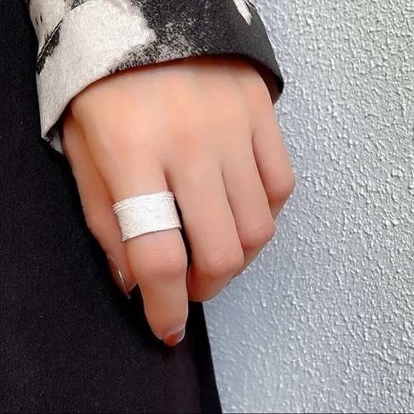 - Retro Textured 925 Sterling Silver Wide Band Ring - Picture 2 of 13